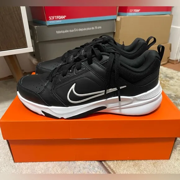 NIB Men’s Size 9 Nike Defy All Day Training Sneakers Leather &amp; Mesh In Black