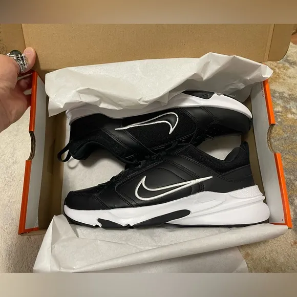 NIB Men’s Size 9 Nike Defy All Day Training Sneakers Leather &amp; Mesh In Black