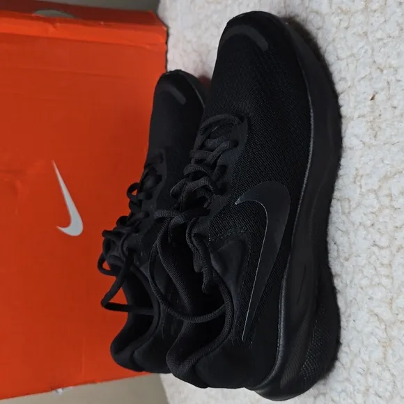 NIB Nike Women's Revolution 7 Running Shoes Sz 6.5