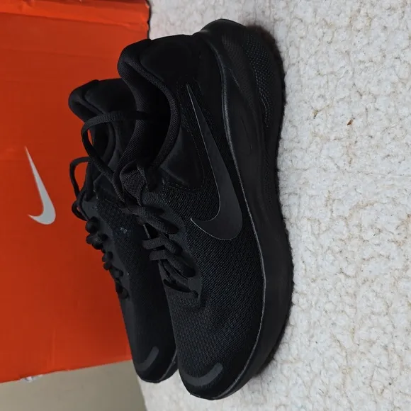 NIB Nike Women's Revolution 7 Running Shoes Sz 6.5