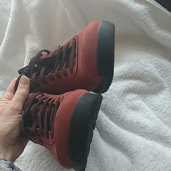 NIB Women's Oboz Bozeman low leather red shoes size 7