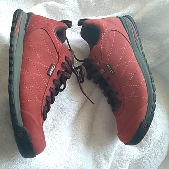 NIB Women's Oboz Bozeman low leather red shoes size 7