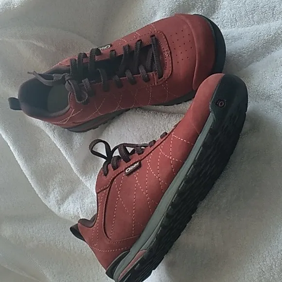 NIB Women's Oboz Bozeman low leather red shoes size 7