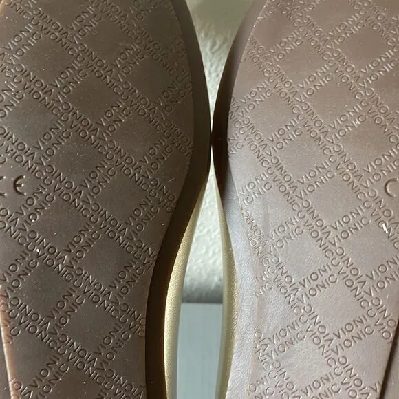 NIB Bionic Champagne Carroll Metallic Shoes Size 6.5