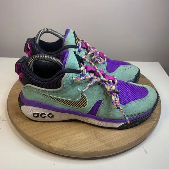 Nike ACG Dog Mountain Womens Size 7 Hiking Shoes Emerald Rise 2018 Green Purple