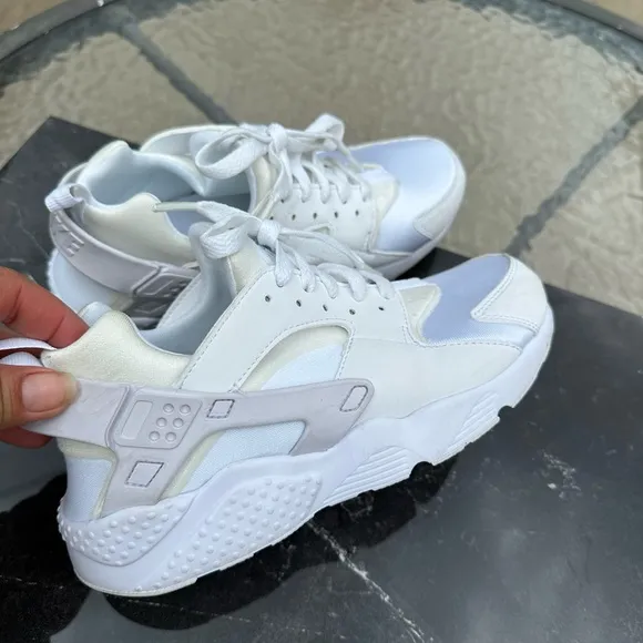 Nike Air Huarache Running Casual Shoes Triple White FV5603-100 Size 4 youth