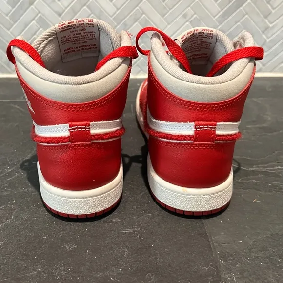 NIKE AIR JORDAN 1 RETRO HIGH OG &quot;VARSITY RED&quot; 3Y