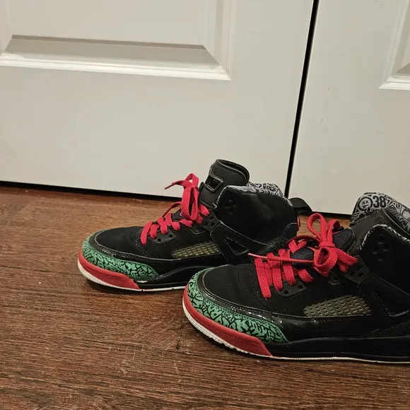 Nike Air Jordan Kids Black and Red Spizike Low Lace Up Sneakers Size 7 Youth