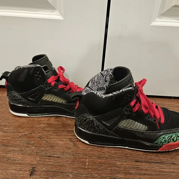 Nike Air Jordan Kids Black and Red Spizike Low Lace Up Sneakers Size 7 Youth