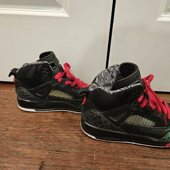 Nike Air Jordan Kids Black and Red Spizike Low Lace Up Sneakers Size 7 Youth