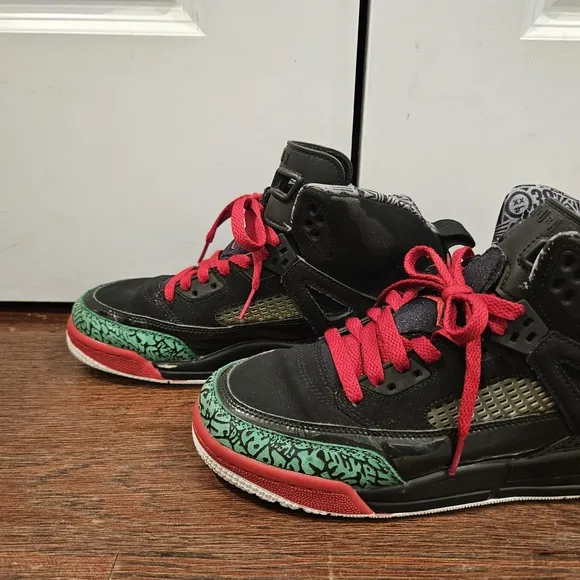 Nike Air Jordan Kids Black and Red Spizike Low Lace Up Sneakers Size 7 Youth
