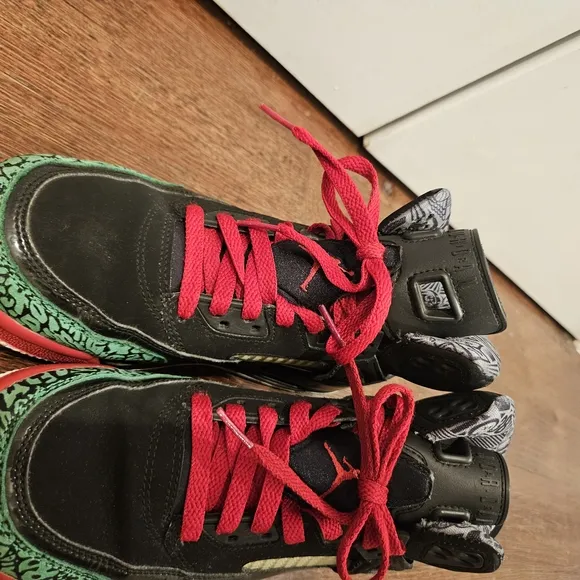Nike Air Jordan Kids Black and Red Spizike Low Lace Up Sneakers Size 7 Youth