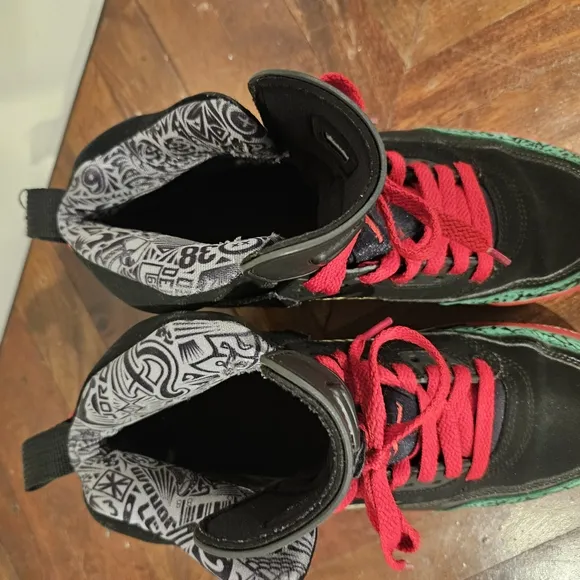 Nike Air Jordan Kids Black and Red Spizike Low Lace Up Sneakers Size 7 Youth