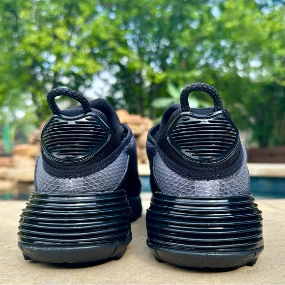 Nike Air Max 2090 Black Anthracite GS - Size 7Y (8.5 Women’s)