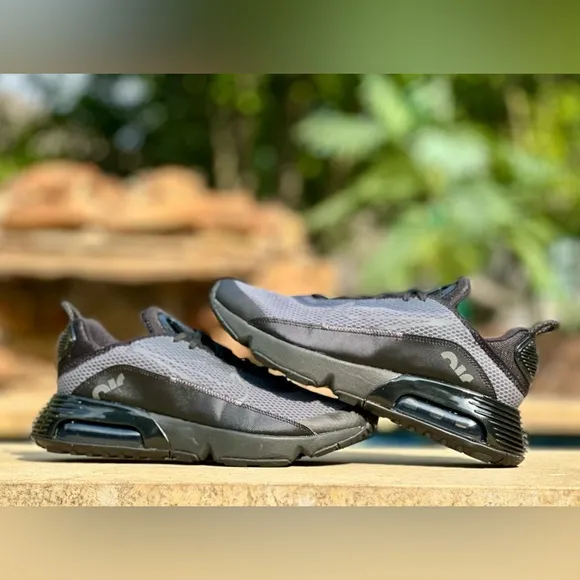 Nike Air Max 2090 Black Anthracite GS - Size 7Y (8.5 Women’s)