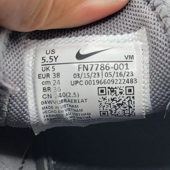 Nike Air Max 270 GS Womens 7 Smoke Grey Black Sneaker Shoes Casual FN7786 001
