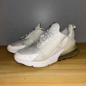 Nike Air Max 270 Size 5Y Shoes White Silver Athletic Sneakers