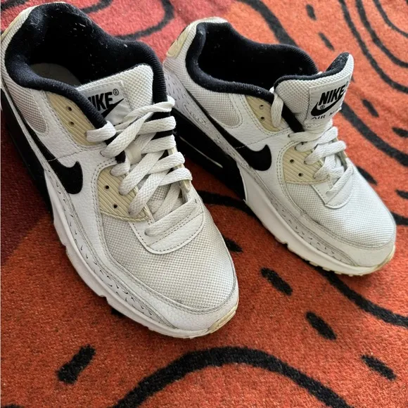 Nike Air Max 90 SwooshFetti Size 6Y Shoes White Black DC9198-100 (gently used)