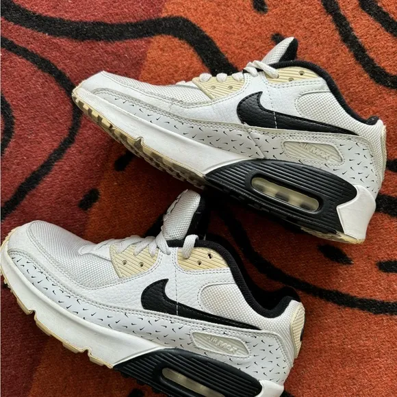 Nike Air Max 90 SwooshFetti Size 6Y Shoes White Black DC9198-100 (gently used)