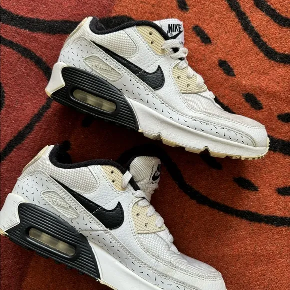 Nike Air Max 90 SwooshFetti Size 6Y Shoes White Black DC9198-100 (gently used)