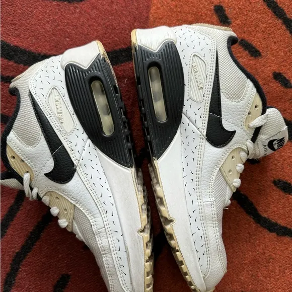Nike Air Max 90 SwooshFetti Size 6Y Shoes White Black DC9198-100 (gently used)