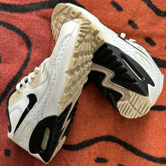 Nike Air Max 90 SwooshFetti Size 6Y Shoes White Black DC9198-100 (gently used)