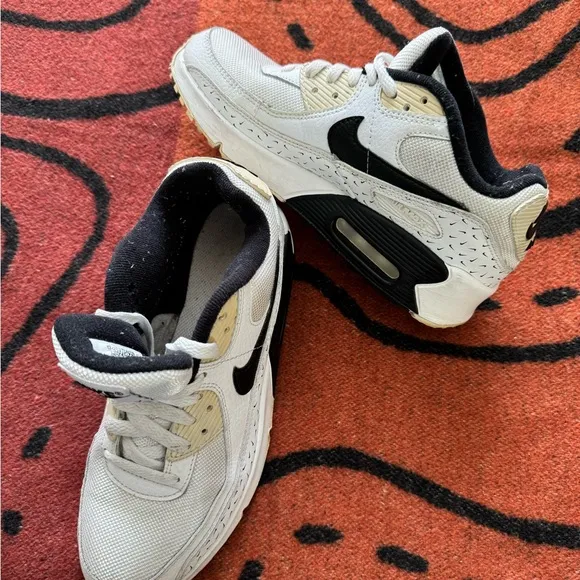 Nike Air Max 90 SwooshFetti Size 6Y Shoes White Black DC9198-100 (gently used)