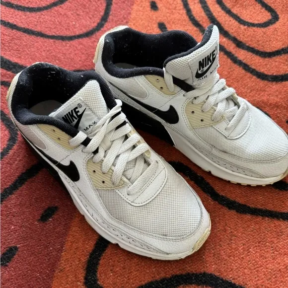 Nike Air Max 90 SwooshFetti Size 6Y Shoes White Black DC9198-100 (gently used)