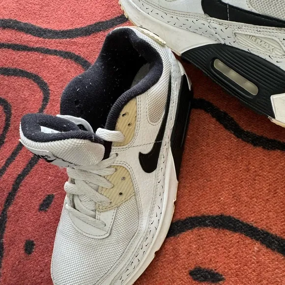 Nike Air Max 90 SwooshFetti Size 6Y Shoes White Black DC9198-100 (gently used)