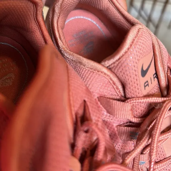 Nike Air Max Axis Rose Blush Womens Running Shoes AA2168-201 Size 8.5