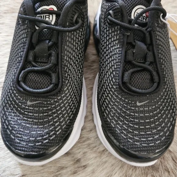 Nike Air Max DN Toddler Boy Athletic Shoes in Black &amp; White Size 10.5 NEW $110