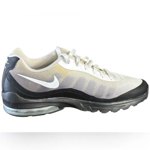 Nike Air Max Invigor Men's Training Shoes Sportswear Size 8 Sneakers 749688-010
