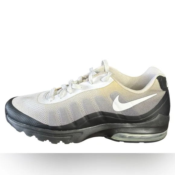 Nike Air Max Invigor Men's Training Shoes Sportswear Size 8 Sneakers 749688-010
