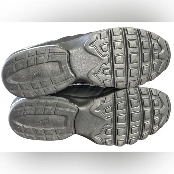 Nike Air Max Invigor Men's Training Shoes Sportswear Size 8 Sneakers 749688-010