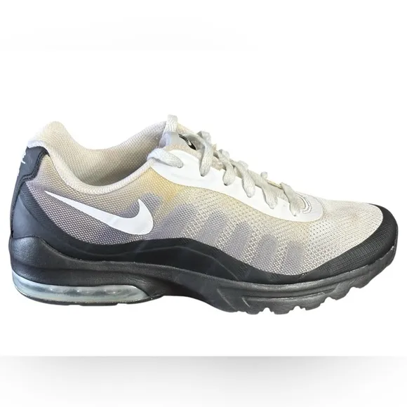 Nike Air Max Invigor Men's Training Shoes Sportswear Size 8 Sneakers 749688-010