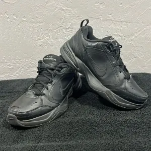 🔥NIKE Air Monarch IV 415445-001 Black Low Top Sneakers Men Sz 10.5 - EXCELLENT