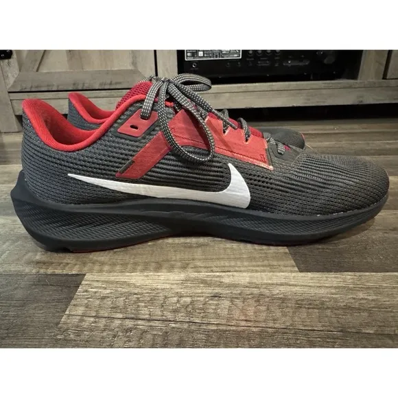 Nike Air Zoom Pegasus 40 Mens Sz 12 Tampa Bay Buccaneers Bucs‎ Running Shoes EUC