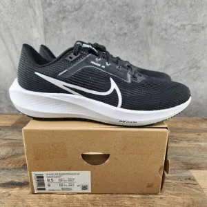Nike Air Zoom Pegasus 40 Size 9.5 Womens Black White Casual Running Shoes
