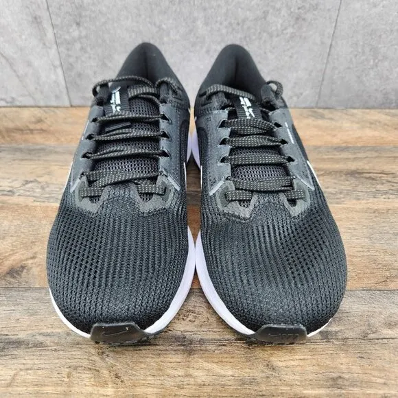 Nike Air Zoom Pegasus 40 Size 9.5 Womens Black White Casual Running Shoes