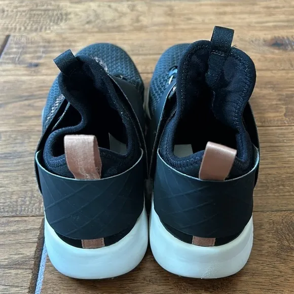 Nike Air Zoom Strong Running Training Shoes Black &amp; Rose Gold Women's Size 7