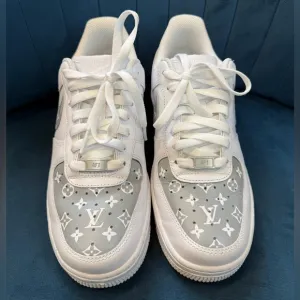 Nike Airforce 1 trainers White and Gray Athletic Shoes