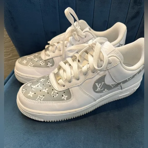 Nike Airforce 1 trainers White and Gray Athletic Shoes