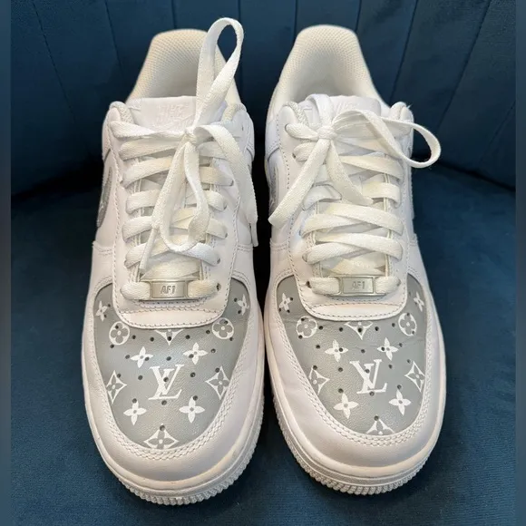 Nike Airforce 1 trainers White and Gray Athletic Shoes