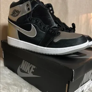 Nike Black and Silver Sneakers High-Top Style