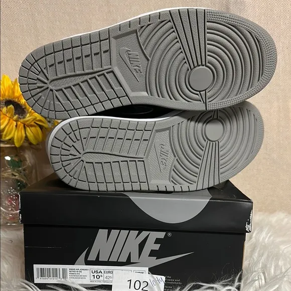 Nike Black and Silver Sneakers High-Top Style