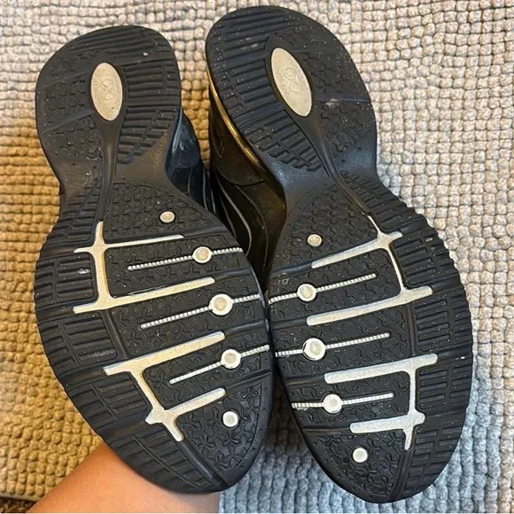 Nike Black Athletic Shoes Sleek Design Versatile Wear