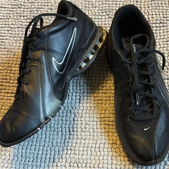 Nike Black Athletic Shoes Sleek Design Versatile Wear