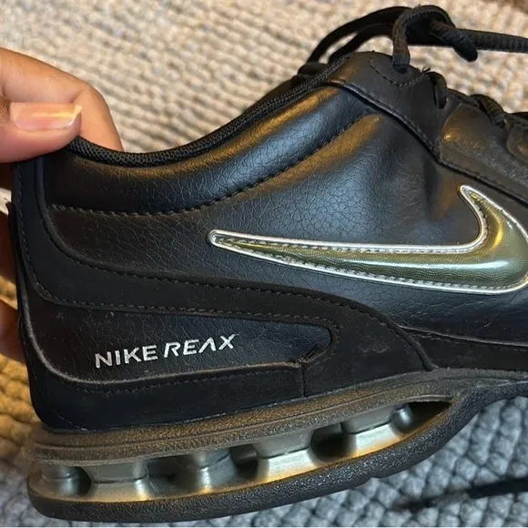 Nike Black Athletic Shoes Sleek Design Versatile Wear