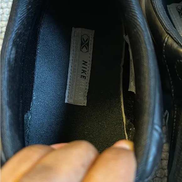Nike Black Athletic Shoes Sleek Design Versatile Wear