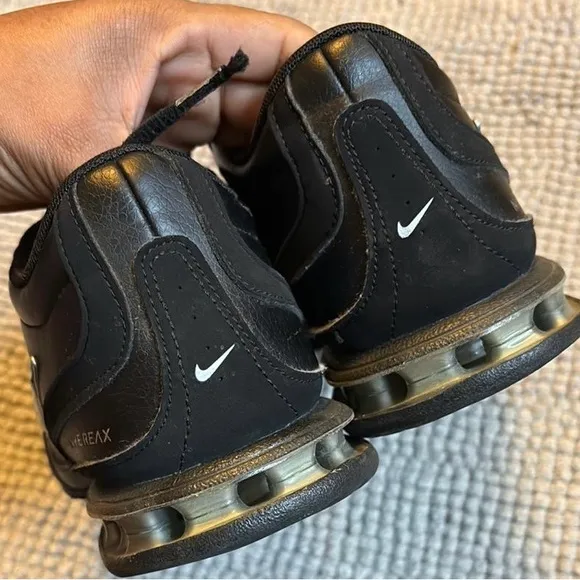 Nike Black Athletic Shoes Sleek Design Versatile Wear